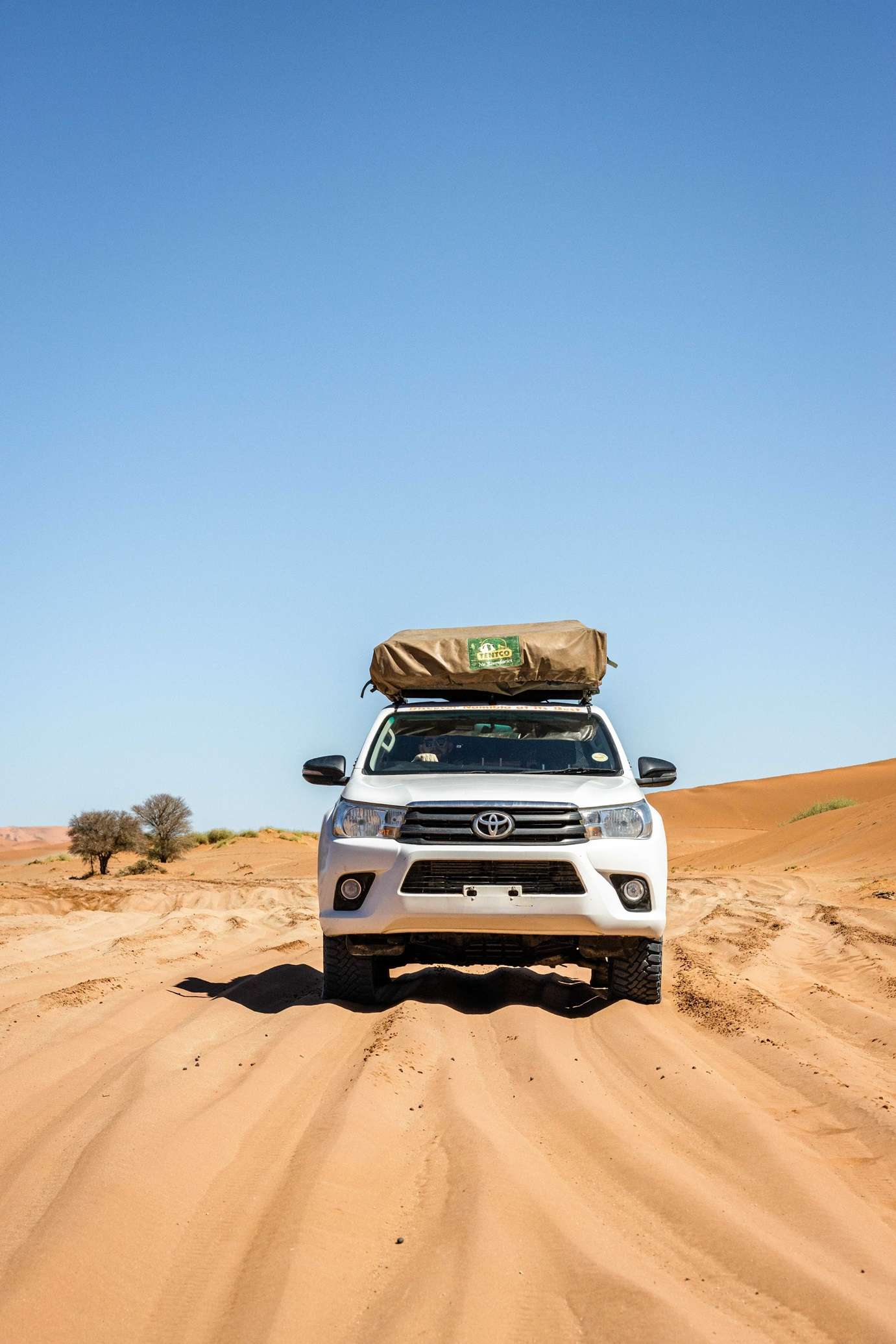 Sossusvlei driving through the desert 2-week Namibia itinerary